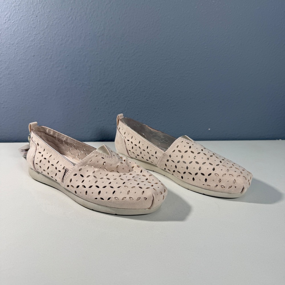BOBS from Skechers Women  Light Pink Laser Cut Rhinestone Slip On Flats Size‎ 7